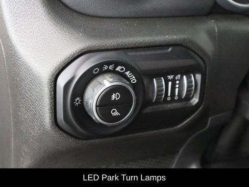 Used 2020 Jeep Gladiator Overland w/ LED Lighting Group image 17