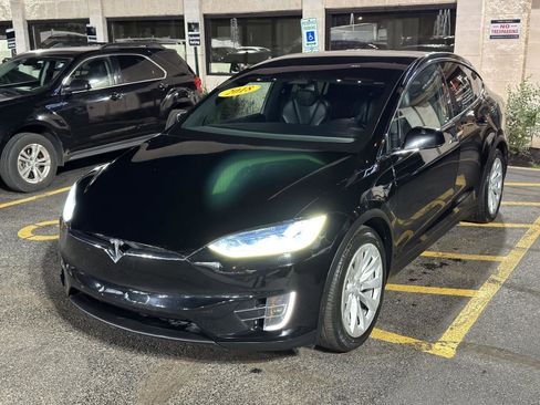 Used 2018 Tesla Model X 75D image 4