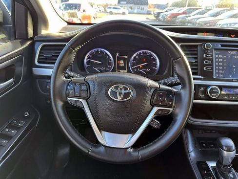 Used 2018 Toyota Highlander XLE image 14