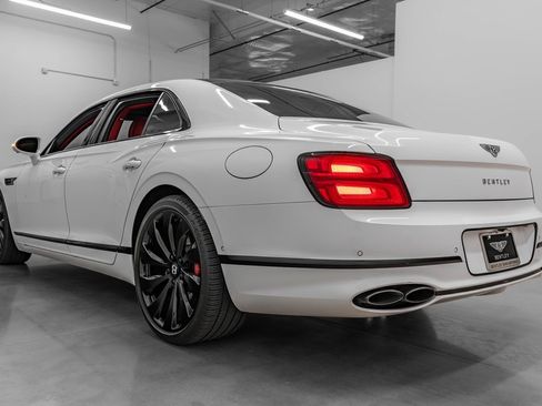 Used 2022 Bentley Flying Spur Plug-In Hybrid image 3