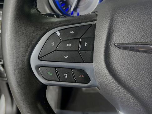Used 2020 Chrysler 300 Limited RWD image 17