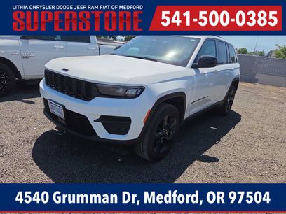 Used 2025 Jeep Grand Cherokee Altitude