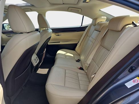 Used 2016 Lexus ES 350 w/ Luxury Package w/Wood Trim FWD image 16