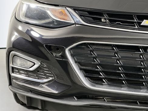 Used 2018 Chevrolet Cruze Premier image 16