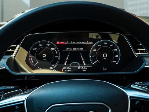 Used 2022 Audi e-tron Premium Plus w/ Premium Plus Package image 15