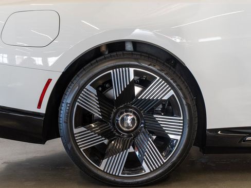 Used 2026 Rolls-Royce Spectre image 22