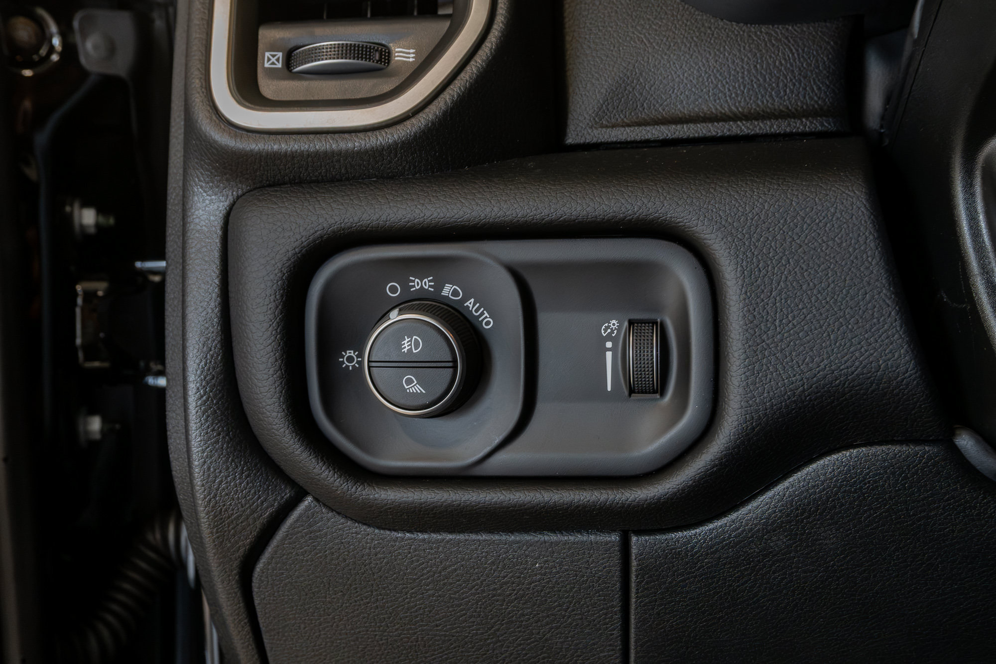 New 2027 RAM 3500 Big Horn AWD/4WD image 15