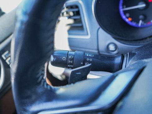 Used 2019 Subaru Outback 2.5i Touring image 18