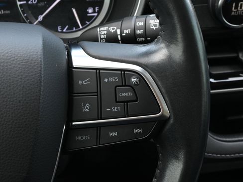 Used 2020 Toyota Highlander XLE image 33