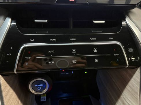 Used 2022 Toyota Venza XLE image 33