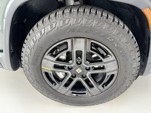 Used 2023 Rivian R1T Adventure AWD/4WD image 32