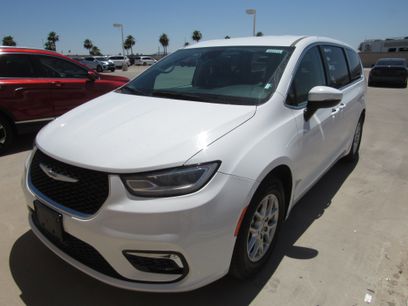 Used 2023 Chrysler Pacifica Touring-L