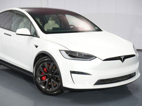 Used 2024 Tesla Model X Plaid image 11