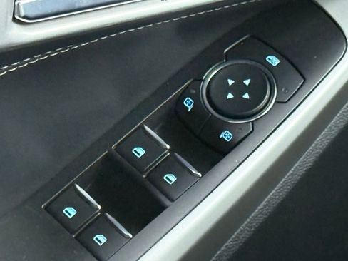 Used 2022 Ford Explorer XLT w/ Equipment Group 202A image 34