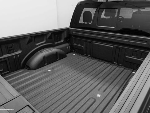 Used 2025 Ford F150 Raptor w/ Equipment Group 803A Raptor R AWD/4WD image 18