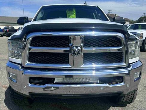 Used 2018 RAM 2500 SLT w/ Luxury Group image 3