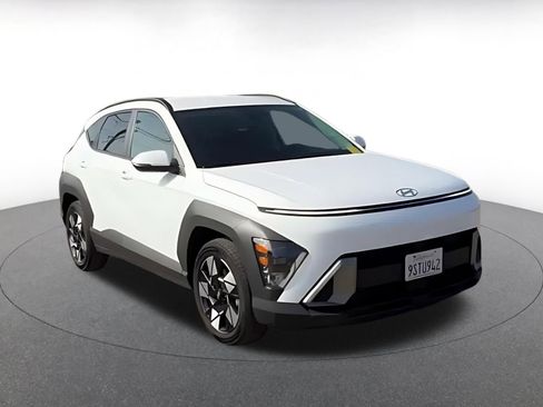 Used 2025 Hyundai Kona SEL image 3