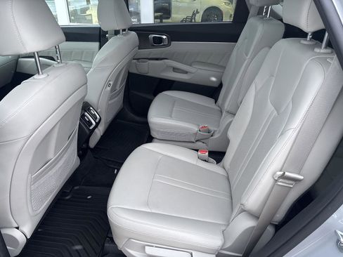 Used 2022 Kia Sorento SX image 12