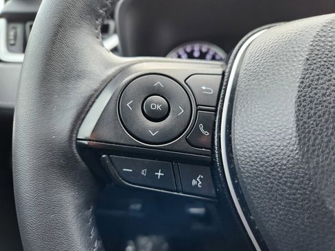 Used 2021 Toyota RAV4 XLE Premium image 12
