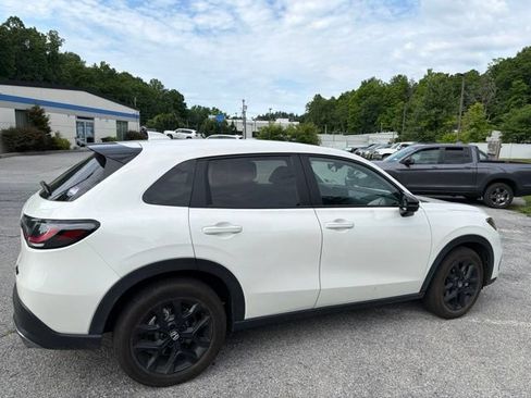 Used 2024 Honda HR-V Sport image 4