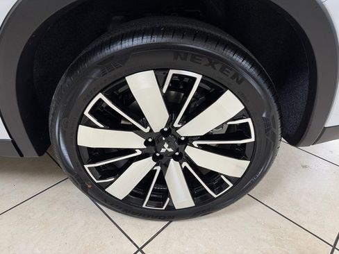 New 2025 Mitsubishi Outlander SE image 26