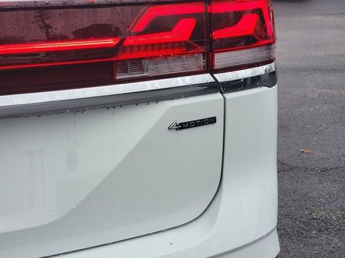 Used 2025 Volkswagen Atlas SE image 13