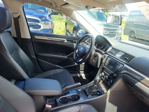 Used 2016 Volkswagen Passat 1.8T SE FWD image 10