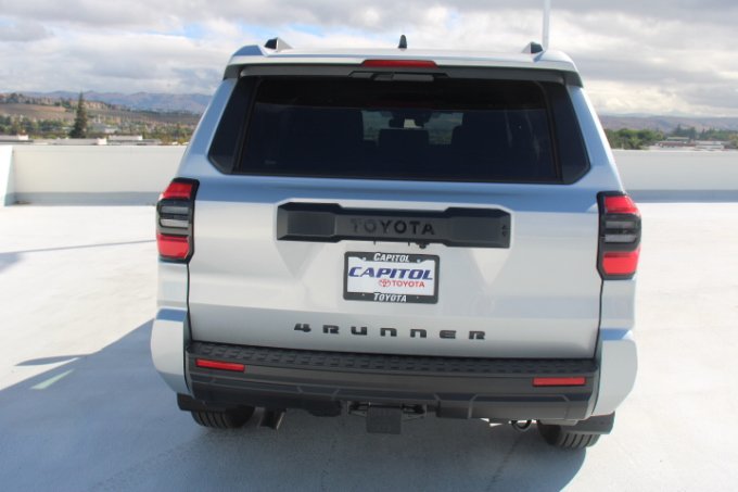 New 2026 Toyota 4Runner SR5 AWD/4WD image 5