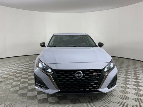 Used 2025 Nissan Altima 2.5 SR FWD image 2