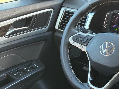 Used 2022 Volkswagen Atlas SE w/ Panoramic Sunroof Package image 23