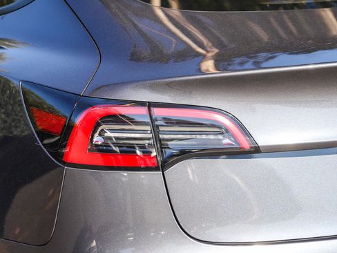 Used 2023 Tesla Model 3 Standard Range RWD image 9