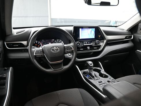 Certified 2024 Toyota Highlander LE AWD/4WD image 19