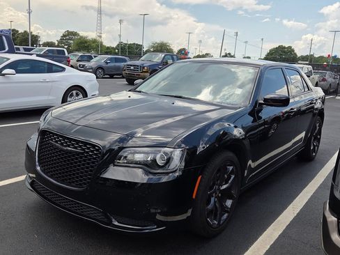 Used 2023 Chrysler 300 Touring w/ Sport Appearance Package RWD image 3