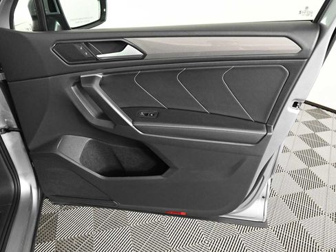 Certified 2024 Volkswagen Tiguan SE FWD image 12