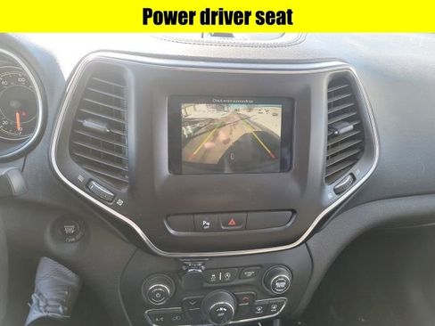 Used 2019 Jeep Cherokee Latitude Plus image 12