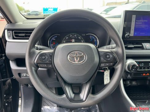 Certified 2025 Toyota RAV4 LE image 21