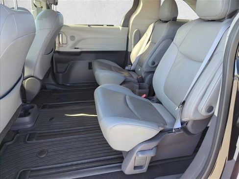 Certified 2021 Toyota Sienna Limited image 24