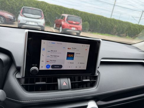 Used 2025 Toyota RAV4 XLE image 21