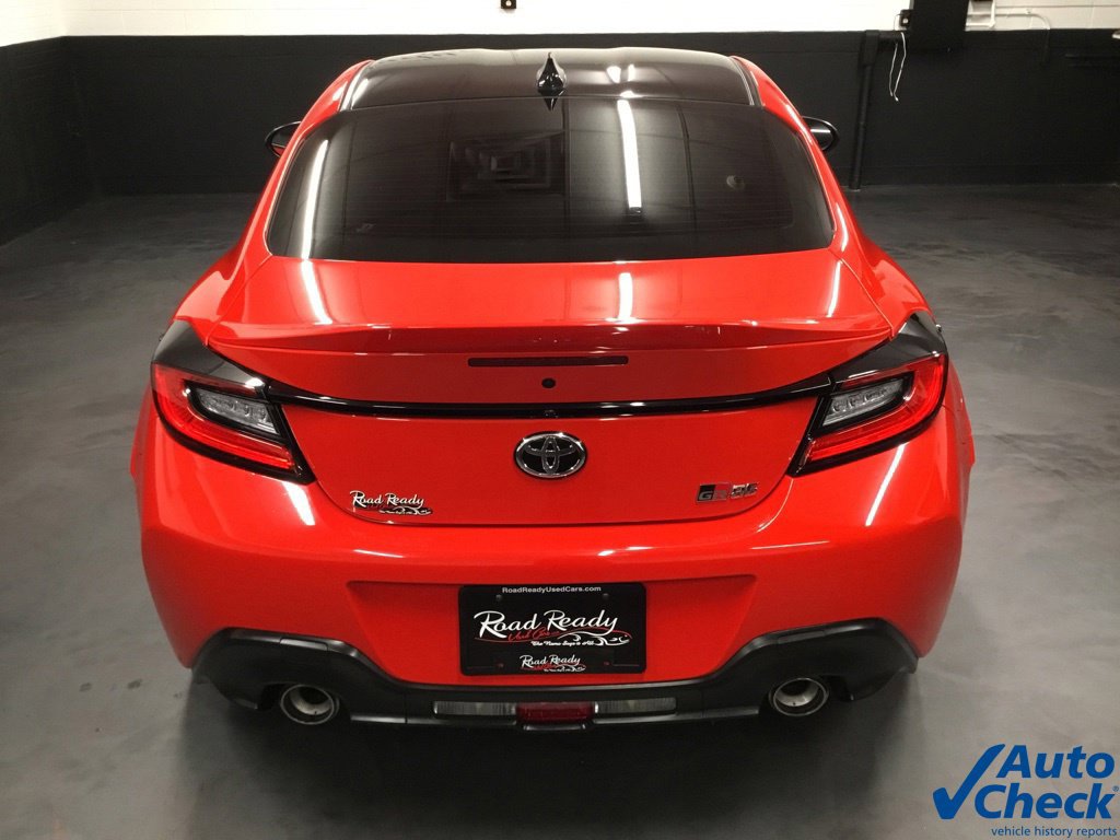 Used 2024 Toyota GR86 Premium RWD image 9