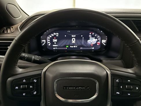 Used 2023 GMC Yukon Denali image 10