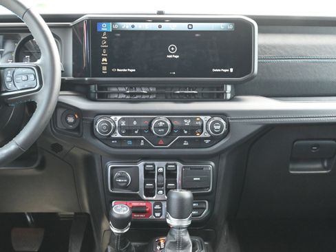 Used 2025 Jeep Wrangler Unlimited Rubicon 4xe w/ Convenience Group AWD/4WD image 28