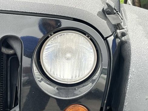 Used 2010 Jeep Wrangler Unlimited Sahara image 8