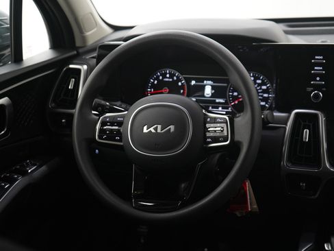 Used 2022 Kia Sorento LX image 14