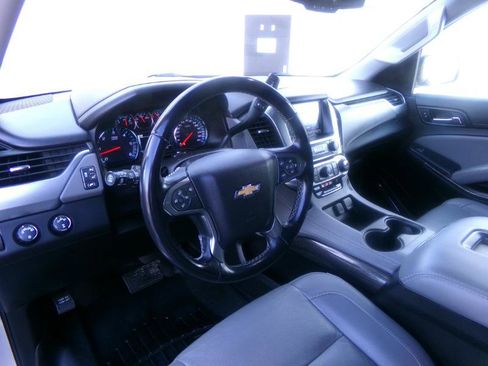 Used 2019 Chevrolet Suburban LT image 18