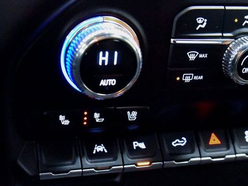 Used 2022 GMC Sierra 1500 AT4 w/ AT4 Premium Package image 23