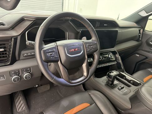 Used 2024 GMC Sierra 1500 AT4 w/ Technology Package AWD/4WD image 4