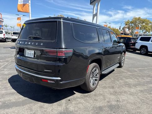 Used 2024 Jeep Wagoneer L Series II RWD image 14