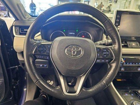 Used 2022 Toyota RAV4 XLE Premium AWD/4WD image 15