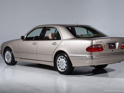 Used 2001 Mercedes-Benz E 320 Sedan image 4