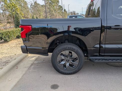 Certified 2025 Ford F150 Lightning Lariat image 40